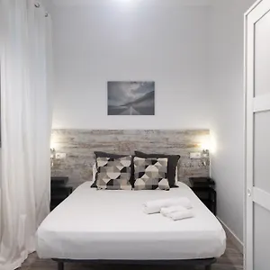 - Eixample 1b Apartment