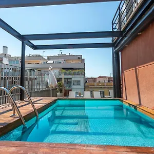 apartment-barcelona-rentals-pool-terrace-in-city-center.topbarcelonahotels.com/