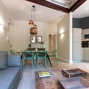 https://trivao-suites-sant-antoni-market-barcelona.topbarcelonahotels.com